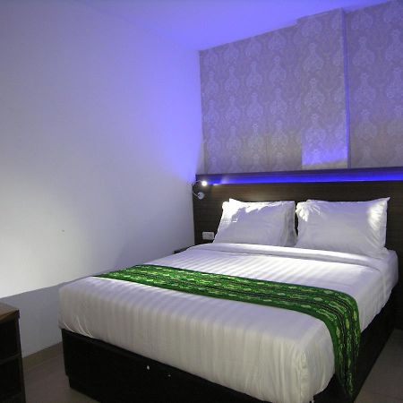 Hotel Delima Банджермасин Екстериор снимка
